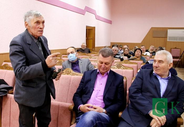 В зале заседаний Костюковичского районного исполнительного комитета состоялось общественное обсуждение по вопросу удаления объектов растительного мира