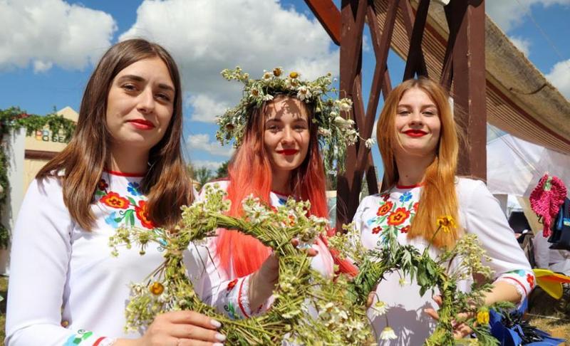  «Купальский венок содружества»: народное творчество, традиции и международное мастерство на празднике «Купалье»