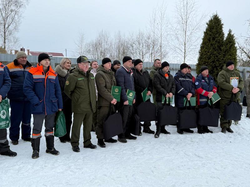 На базе отдыха «Дом охотника» Быховского лесхоза чествовали работников лесной отрасли, занятых на разработке ветровально-буреломных лесосек